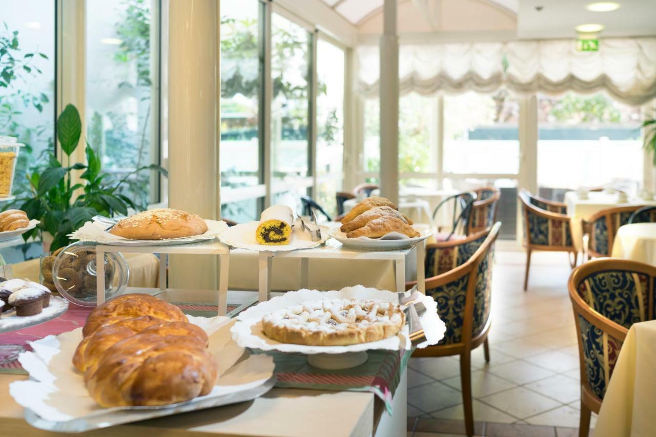 Hotel Tulipe Nazionale Riccione Extérieur photo